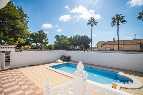 Villa till salu Ciudad Quesada, Alicante, Spanien 4 sovrum, 190 kvm. Nr. 137892 - foto 7