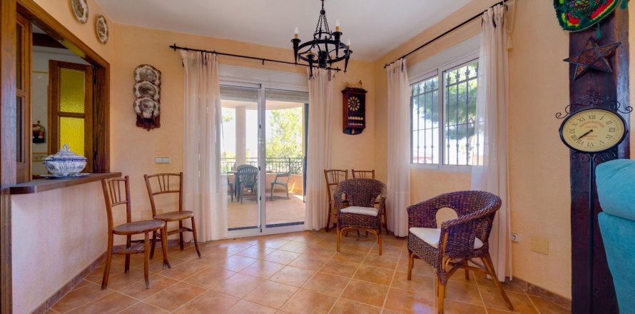 Villa en San Miguel de Salinas, Alicante, España 5 dormitorios, 300 m2 No. 168052