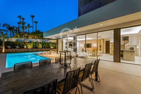 Willa w Marbella, Malaga, Hiszpania 4 sypialnie, 770 mkw. nr 158877 – zdjęcie 16