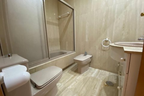 Apartment for sale in Torrevieja, Alicante, Spain 4 bedrooms, 142 sq.m. No. 165644 - photo 18