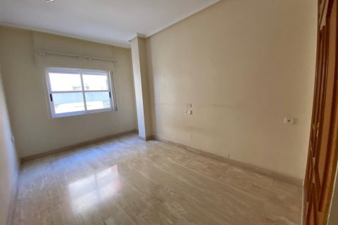 Apartment for sale in Torrevieja, Alicante, Spain 4 bedrooms, 142 sq.m. No. 165644 - photo 7