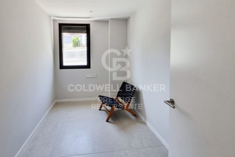 Huoneisto myytävänä Sant Andreu de Llavaneres, Barcelona, Espanja, 4 makuuhuonetta, 102 m2 No. 160113 - kuva 23