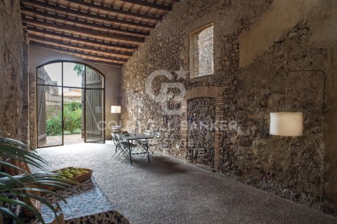 Dom w Girona, Hiszpania 6 sypialni, 842 mkw. nr 160114 – zdjęcie 3