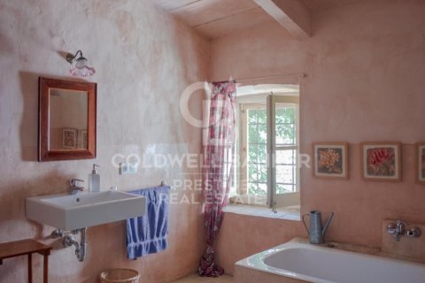 Dom w Girona, Hiszpania 6 sypialni, 842 mkw. nr 160114 – zdjęcie 18