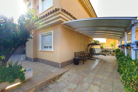 Villa a Torrevieja, Alicante, Spagna 3 camere da letto, 98 mq. N° 147456