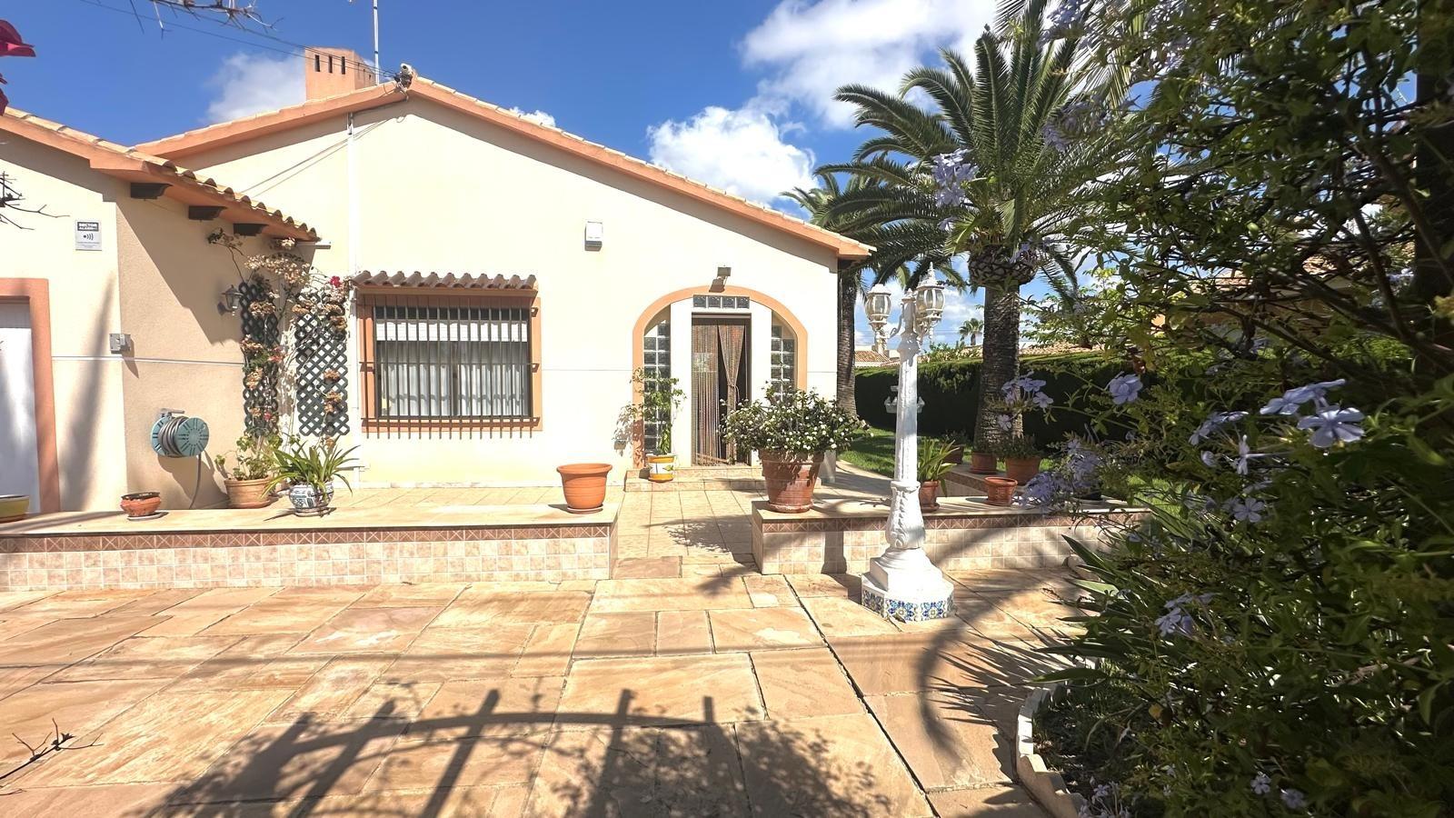 Villa in Cabo Roig, Alicante, Spain 3 bedrooms, 141 sq.m. No. 155692