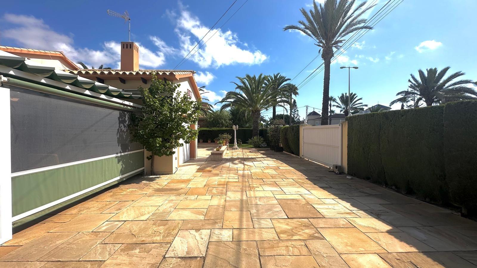 Villa in Cabo Roig, Alicante, Spain 3 bedrooms, 141 sq.m. No. 155692