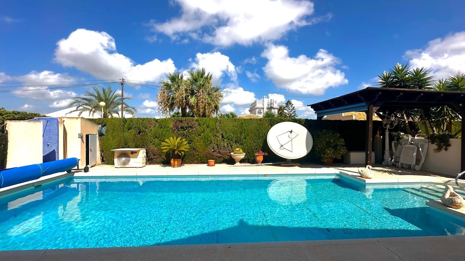 Villa in Cabo Roig, Alicante, Spain 3 bedrooms, 141 sq.m. No. 155692