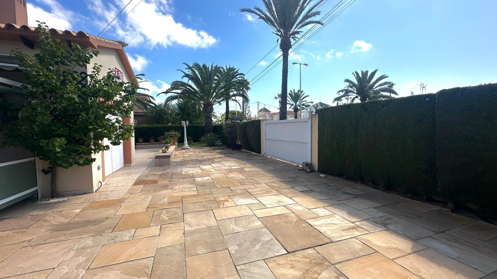 Villa in Cabo Roig, Alicante, Spain 3 bedrooms, 141 sq.m. No. 155692