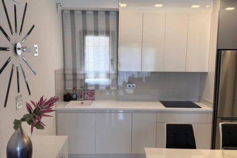 Apartamento en venta en Torre de la Horadada, Alicante, España 2 dormitorios, 95 m2 No. 155616 - foto 3