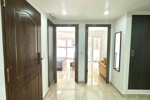 Apartament w Torrevieja, Alicante, Hiszpania 4 sypialnie, 97 mkw. nr 155693 – zdjęcie 3