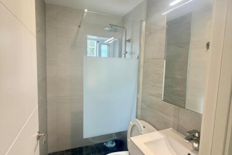 Продажа квартиры в Кастельдефельс, Барселона, Испания 2 спальни, 72м2 №195011 - фото 13