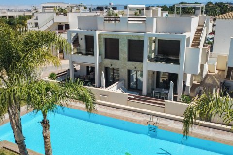 Huoneisto myytävänä Torrevieja, Alicante, Espanja, 2 makuuhuonetta, 71 m2 No. 189106 - kuva 1