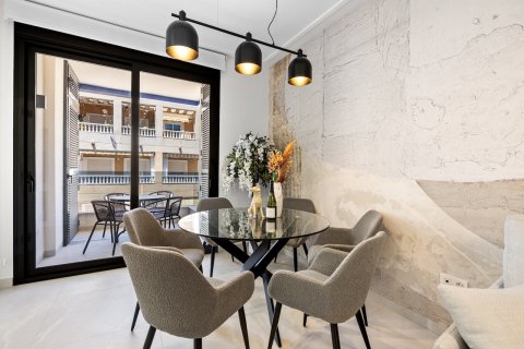 Lägenhet till salu i Torrevieja, Alicante, Spanien 2 sovrum, 75 kvm. Nr. 137936 - foto 2