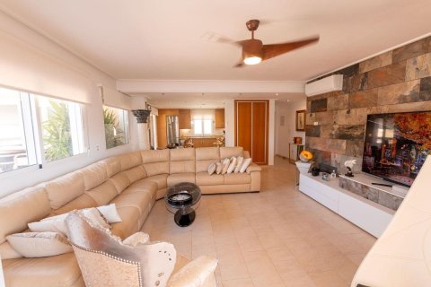 Apartment for sale in Alicante, Spain 3 bedrooms, 110 sq.m. No. 146617 - photo 5