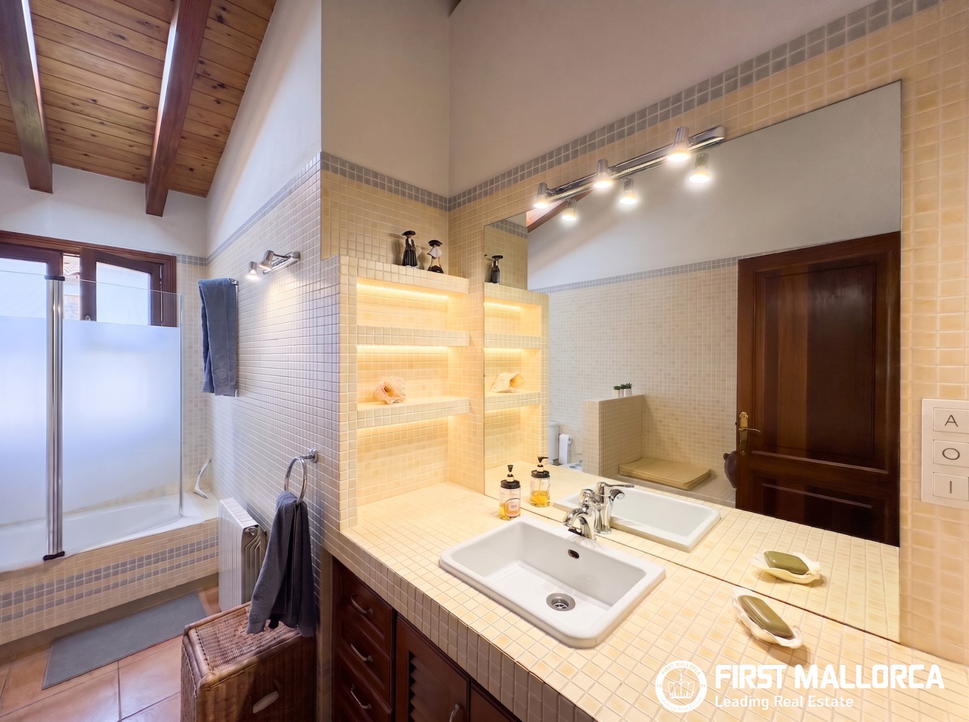 Huvila Mancor De La Vall, Mallorca, Espanja 5 makuuhuonetta, 380 m2 No. 179317