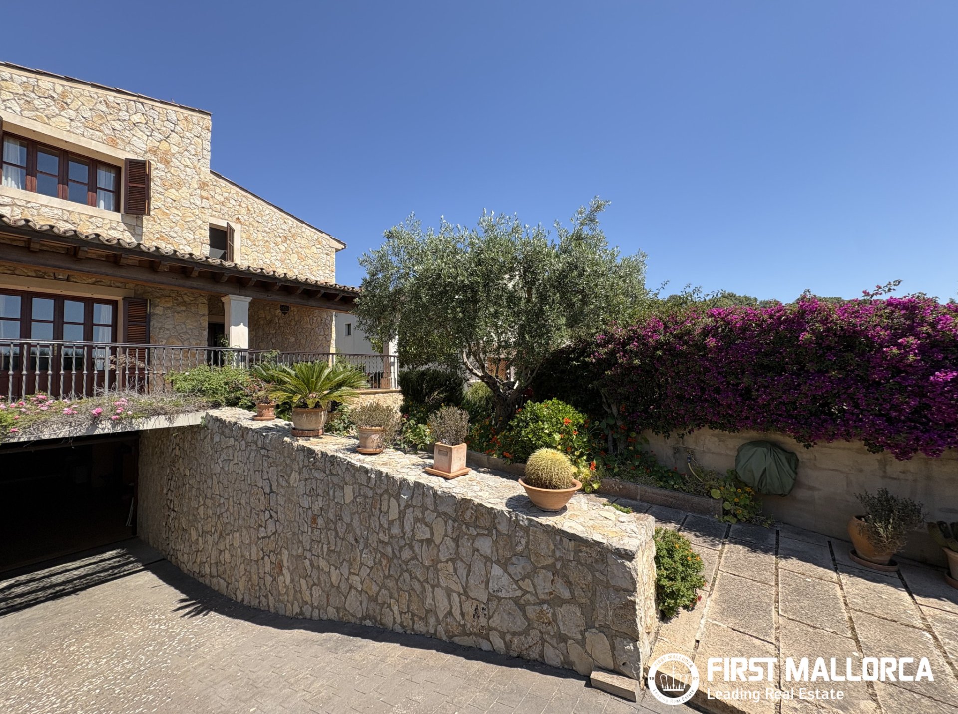 Huvila Mancor De La Vall, Mallorca, Espanja 5 makuuhuonetta, 380 m2 No. 179317