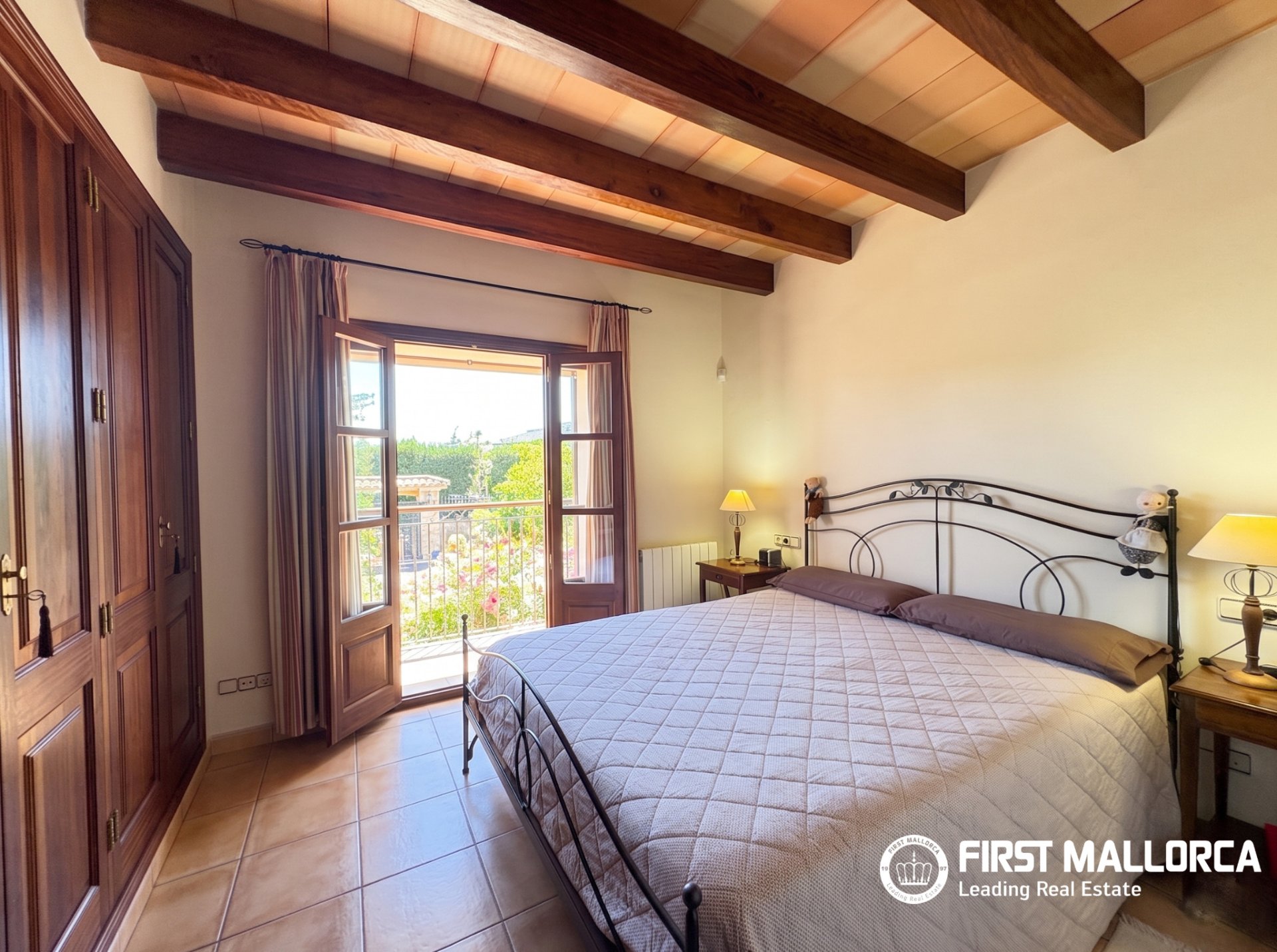 Huvila Mancor De La Vall, Mallorca, Espanja 5 makuuhuonetta, 380 m2 No. 179317