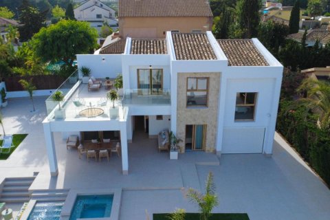 Villa for sale in Alicante, Spain 4 bedrooms, 227 sq.m. No. 148900 - photo 4