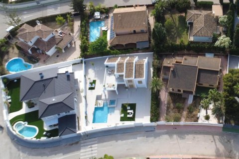 Villa for sale in Alicante, Spain 4 bedrooms, 227 sq.m. No. 148900 - photo 3