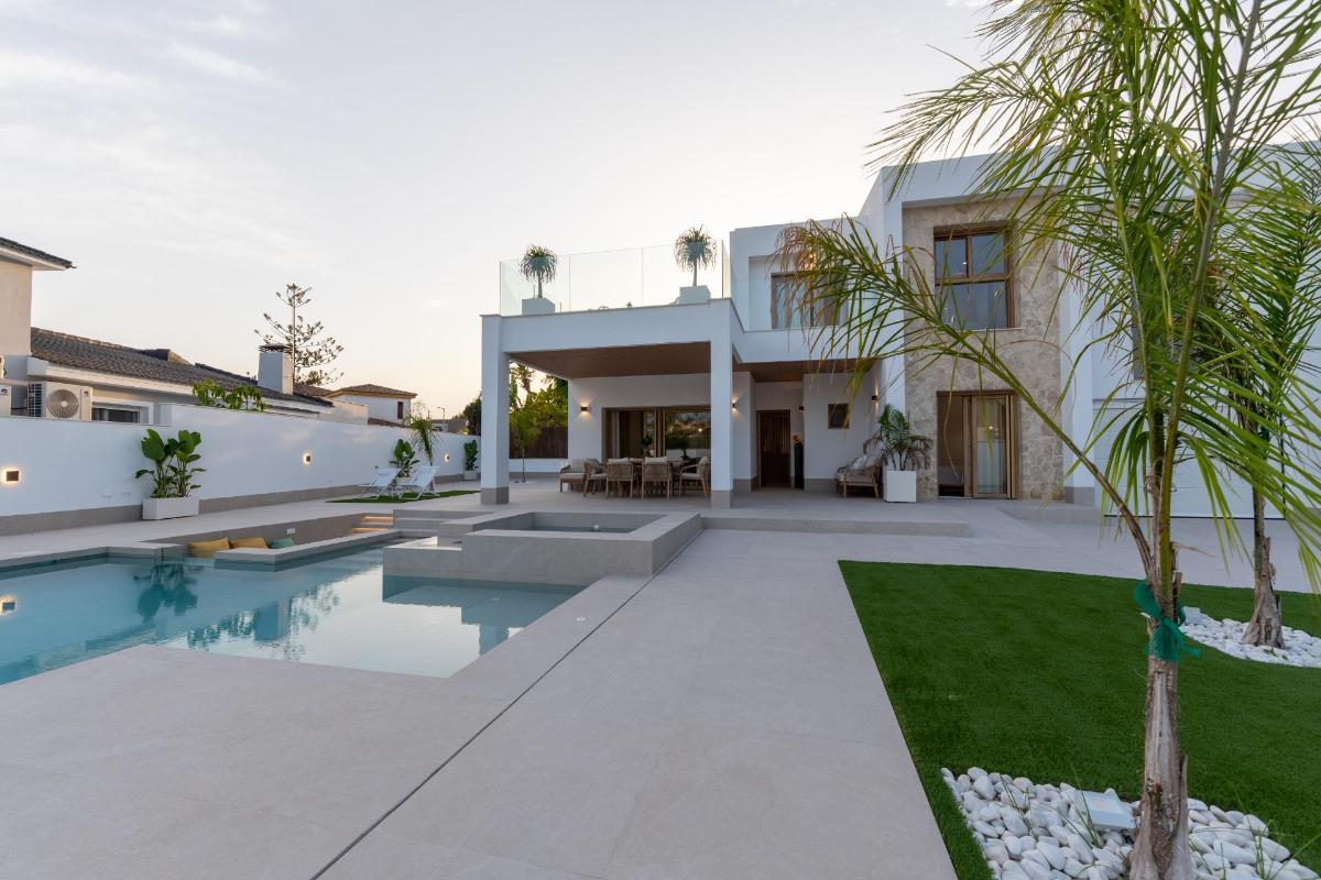 Villa in Alicante, Spanien 4 Schlafzimmer, 227 m2 Nr. 148900