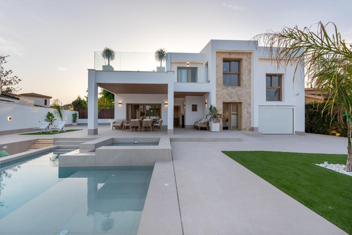Villa in Alicante, Spanien 4 Schlafzimmer, 227 m2 Nr. 148900