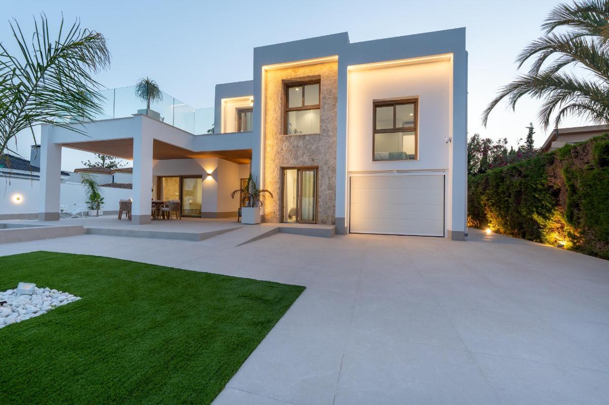 Villa in Alicante, Spanien 4 Schlafzimmer, 227 m2 Nr. 148900
