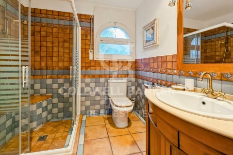 Villa till salu i Empuriabrava, Girona, Spanien 5 sovrum, 541 kvm. Nr. 159419 - foto 20