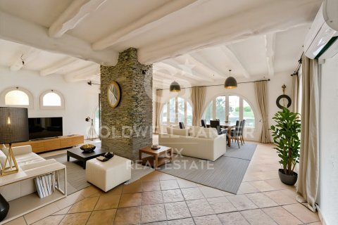 Villa till salu i Empuriabrava, Girona, Spanien 5 sovrum, 541 kvm. Nr. 159419 - foto 7