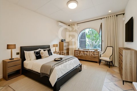 Villa till salu i Empuriabrava, Girona, Spanien 5 sovrum, 541 kvm. Nr. 159419 - foto 23