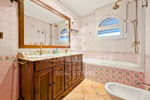 Villa till salu i Empuriabrava, Girona, Spanien 5 sovrum, 541 kvm. Nr. 159419 - foto 25