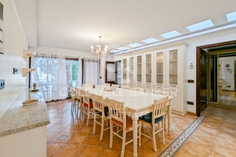 Villa till salu i Empuriabrava, Girona, Spanien 5 sovrum, 541 kvm. Nr. 159419 - foto 6