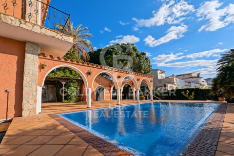 Villa till salu i Empuriabrava, Girona, Spanien 5 sovrum, 541 kvm. Nr. 159419 - foto 29