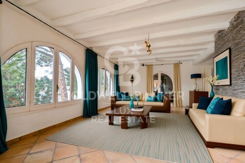 Villa till salu i Empuriabrava, Girona, Spanien 5 sovrum, 541 kvm. Nr. 159419 - foto 9