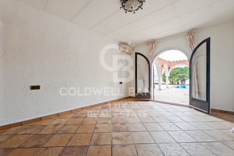 Villa till salu i Empuriabrava, Girona, Spanien 5 sovrum, 541 kvm. Nr. 159419 - foto 22