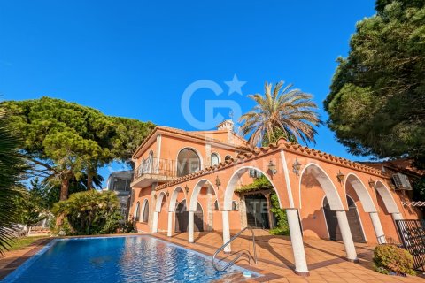 Villa till salu i Empuriabrava, Girona, Spanien 5 sovrum, 541 kvm. Nr. 159419 - foto 3