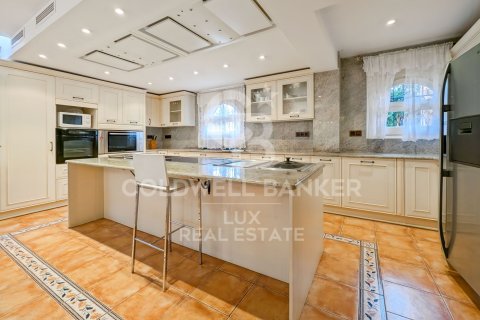 Villa for sale in Empuriabrava, Girona, Spain 5 bedrooms, 541 sq.m. No. 159419 - photo 4