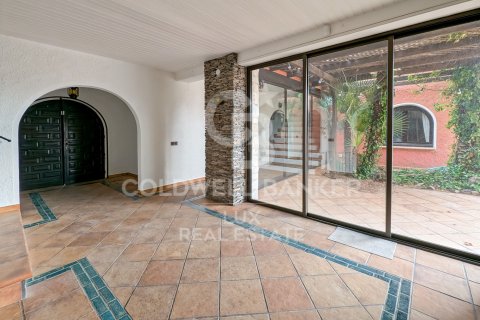 Villa till salu i Empuriabrava, Girona, Spanien 5 sovrum, 541 kvm. Nr. 159419 - foto 13
