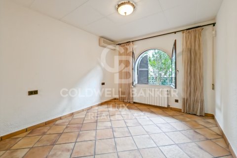 Villa till salu i Empuriabrava, Girona, Spanien 5 sovrum, 541 kvm. Nr. 159419 - foto 24
