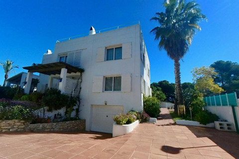 House for sale in Coma-Ruga, Tarragona, Spain 5 bedrooms, 307 sq.m. No. 141083 - photo 2