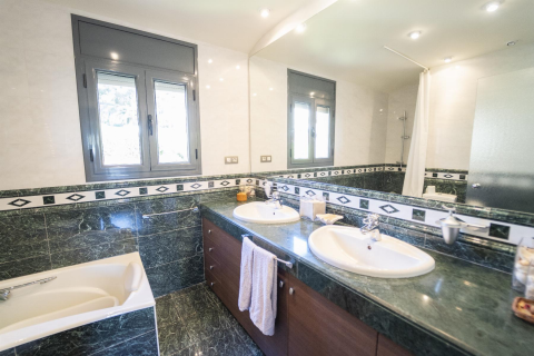 House for sale in Coma-Ruga, Tarragona, Spain 4 bedrooms, 300 sq.m. No. 141084 - photo 5