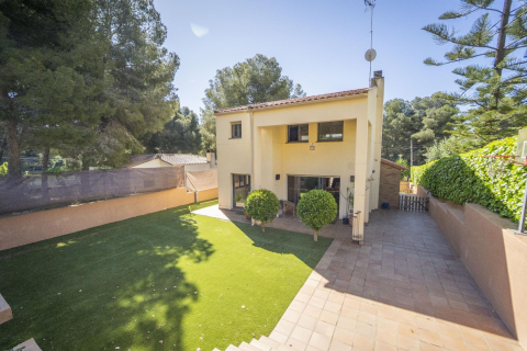 House for sale in Coma-Ruga, Tarragona, Spain 4 bedrooms, 300 sq.m. No. 141084 - photo 3