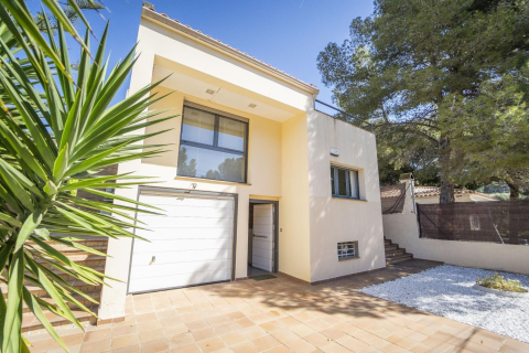 House for sale in Coma-Ruga, Tarragona, Spain 4 bedrooms, 300 sq.m. No. 141084 - photo 2