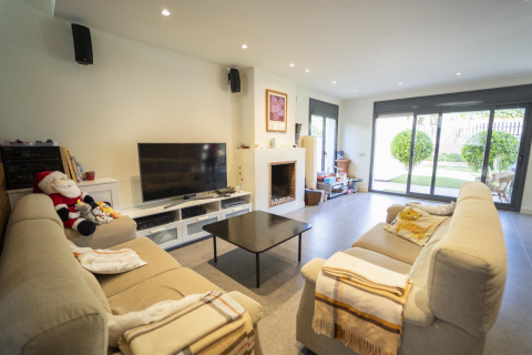 House for sale in Coma-Ruga, Tarragona, Spain 4 bedrooms, 300 sq.m. No. 141084 - photo 9