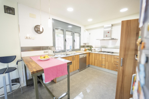 House for sale in Coma-Ruga, Tarragona, Spain 4 bedrooms, 300 sq.m. No. 141084 - photo 12