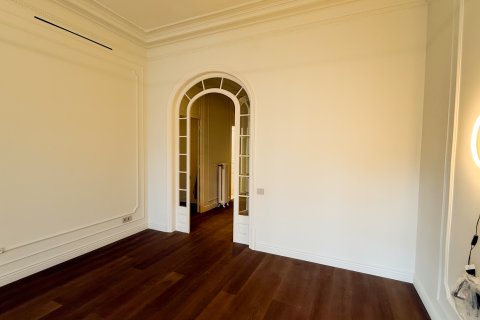 Apartment à vendre à Barcelona, Espagne, 4 chambres, No. 141086 - photo 5