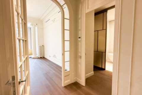 Apartment à vendre à Barcelona, Espagne, 4 chambres, No. 141086 - photo 7