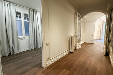 Apartment à vendre à Barcelona, Espagne, 4 chambres,  No. 141086 - photo 22