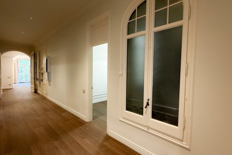 Apartment à vendre à Barcelona, Espagne, 4 chambres, No. 141086 - photo 23