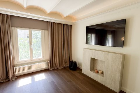 Lägenhet till salu i Barcelona, Spanien 3 sovrum, Nr. 141087 - foto 5